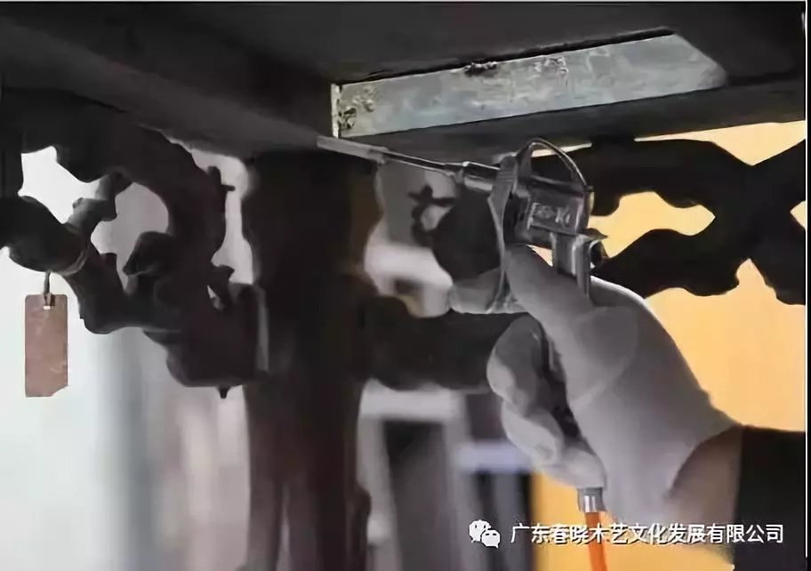 老紅木家具的修復(fù)過程，一經(jīng)修復(fù)煥然一新(圖3)