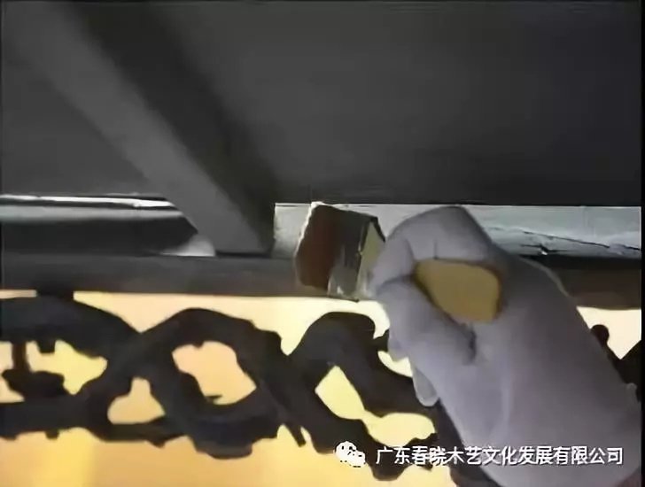 老紅木家具的修復(fù)過程，一經(jīng)修復(fù)煥然一新(圖5)
