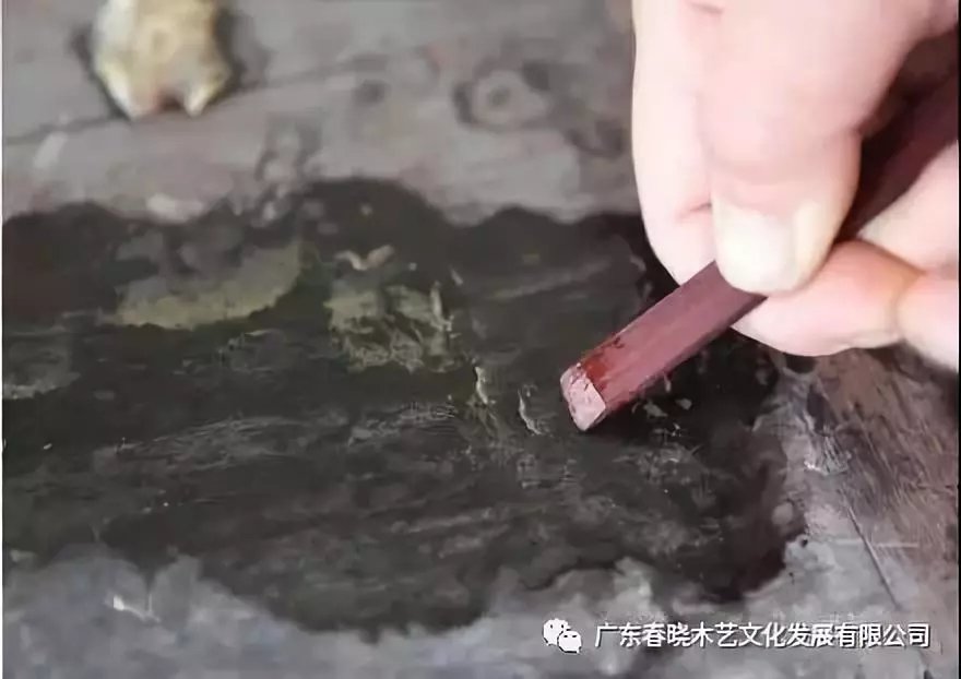 老紅木家具的修復(fù)過程，一經(jīng)修復(fù)煥然一新(圖11)
